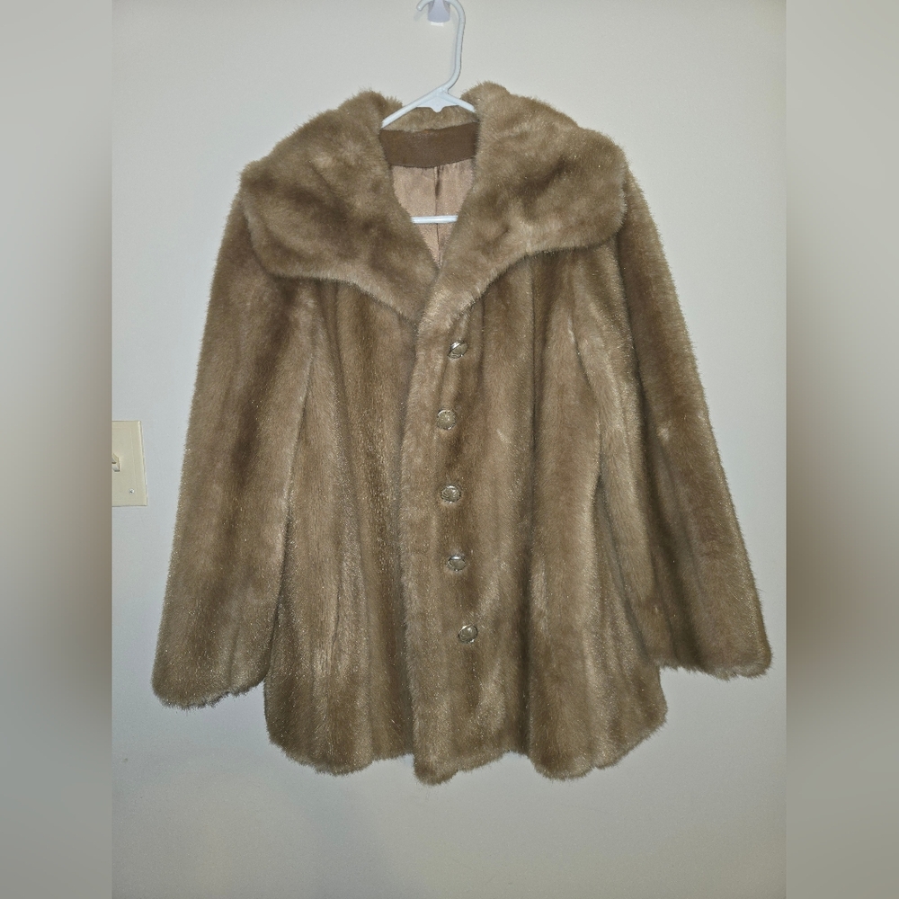 Womens Vintage Grandella By Fairmoore Classic Taupe Faux Fur with Pockets